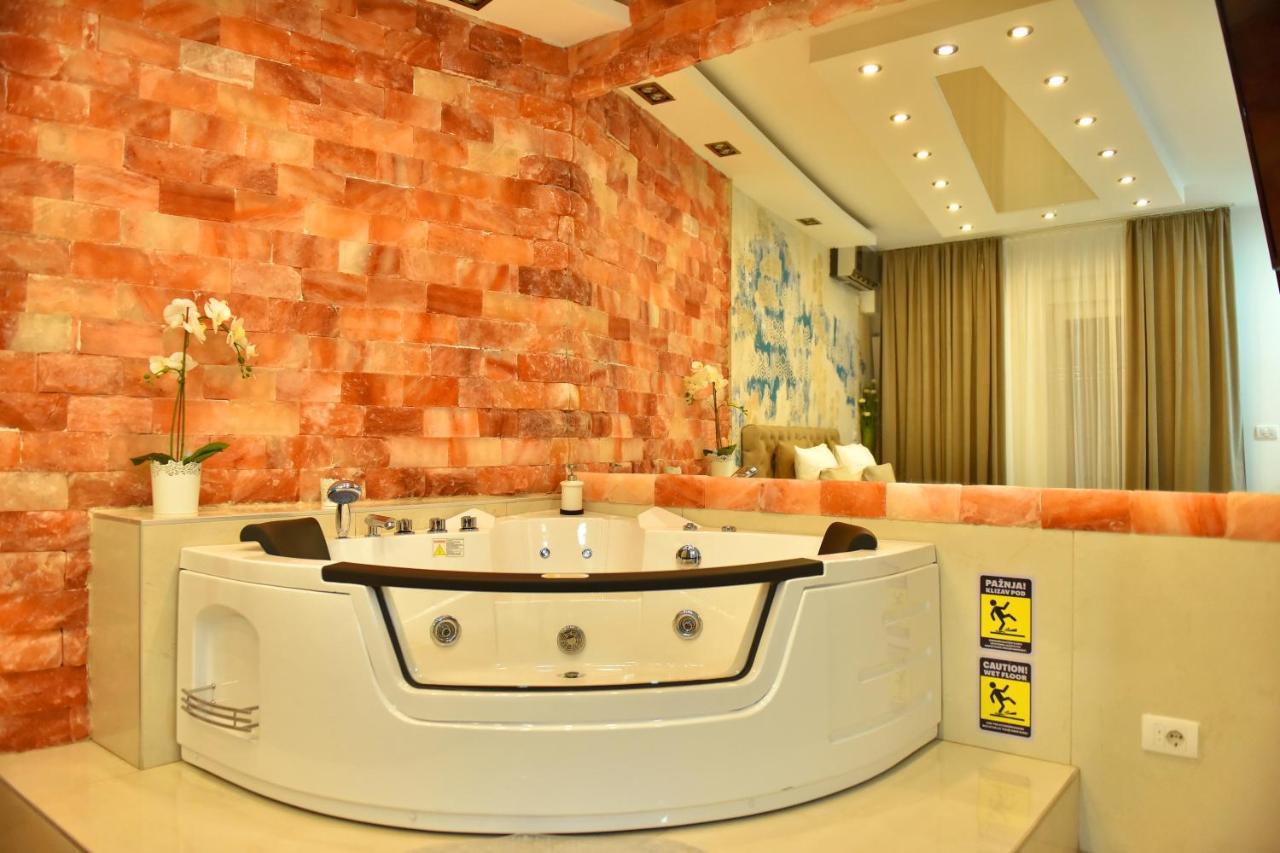 Design Apartment Premium Spa Lux 4 Star "Dubai" Completely Private Wellness & Spa Free Included Sauna & Jacuzzi & Salt Wall & Fire Place & 3D Ceilings & Business Wifi & Netflix & Keyless Code Entry & Full Smart App & Secure 2 Parking Place Ćuprija 외부 사진