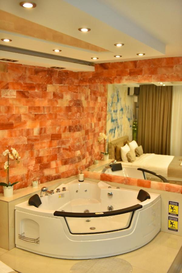 Design Apartment Premium Spa Lux 4 Star "Dubai" Completely Private Wellness & Spa Free Included Sauna & Jacuzzi & Salt Wall & Fire Place & 3D Ceilings & Business Wifi & Netflix & Keyless Code Entry & Full Smart App & Secure 2 Parking Place Ćuprija 외부 사진