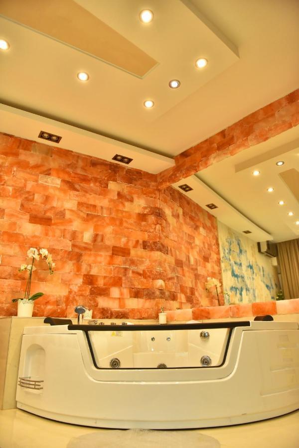 Design Apartment Premium Spa Lux 4 Star "Dubai" Completely Private Wellness & Spa Free Included Sauna & Jacuzzi & Salt Wall & Fire Place & 3D Ceilings & Business Wifi & Netflix & Keyless Code Entry & Full Smart App & Secure 2 Parking Place Ćuprija 외부 사진