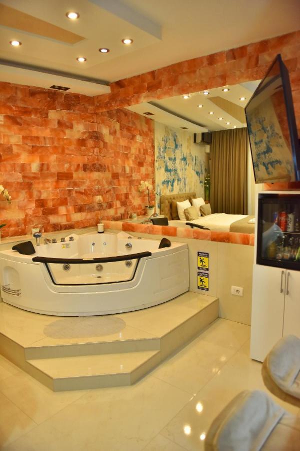 Design Apartment Premium Spa Lux 4 Star "Dubai" Completely Private Wellness & Spa Free Included Sauna & Jacuzzi & Salt Wall & Fire Place & 3D Ceilings & Business Wifi & Netflix & Keyless Code Entry & Full Smart App & Secure 2 Parking Place Ćuprija 외부 사진