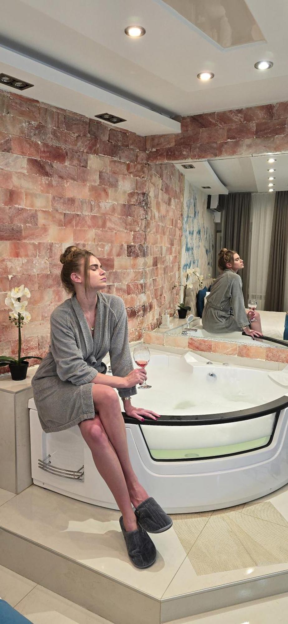 Design Apartment Premium Spa Lux 4 Star "Dubai" Completely Private Wellness & Spa Free Included Sauna & Jacuzzi & Salt Wall & Fire Place & 3D Ceilings & Business Wifi & Netflix & Keyless Code Entry & Full Smart App & Secure 2 Parking Place Ćuprija 외부 사진